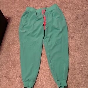 Figs Surgical Green Zamora Scrub Pants with Pink Drawstring